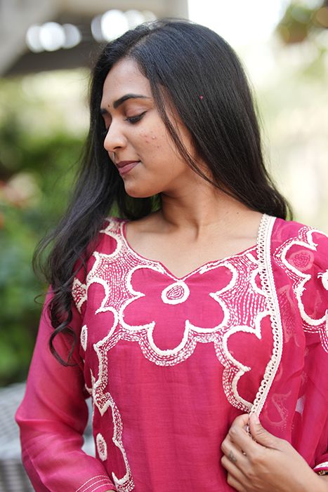 Mul Chanderi kurta set with white floral embroidery